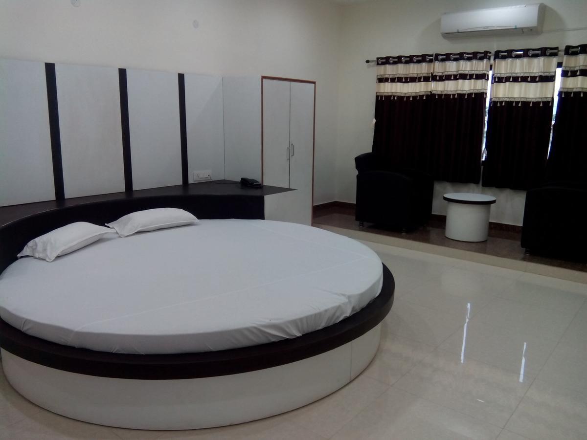 Hotel Bhammars Balangir Room photo